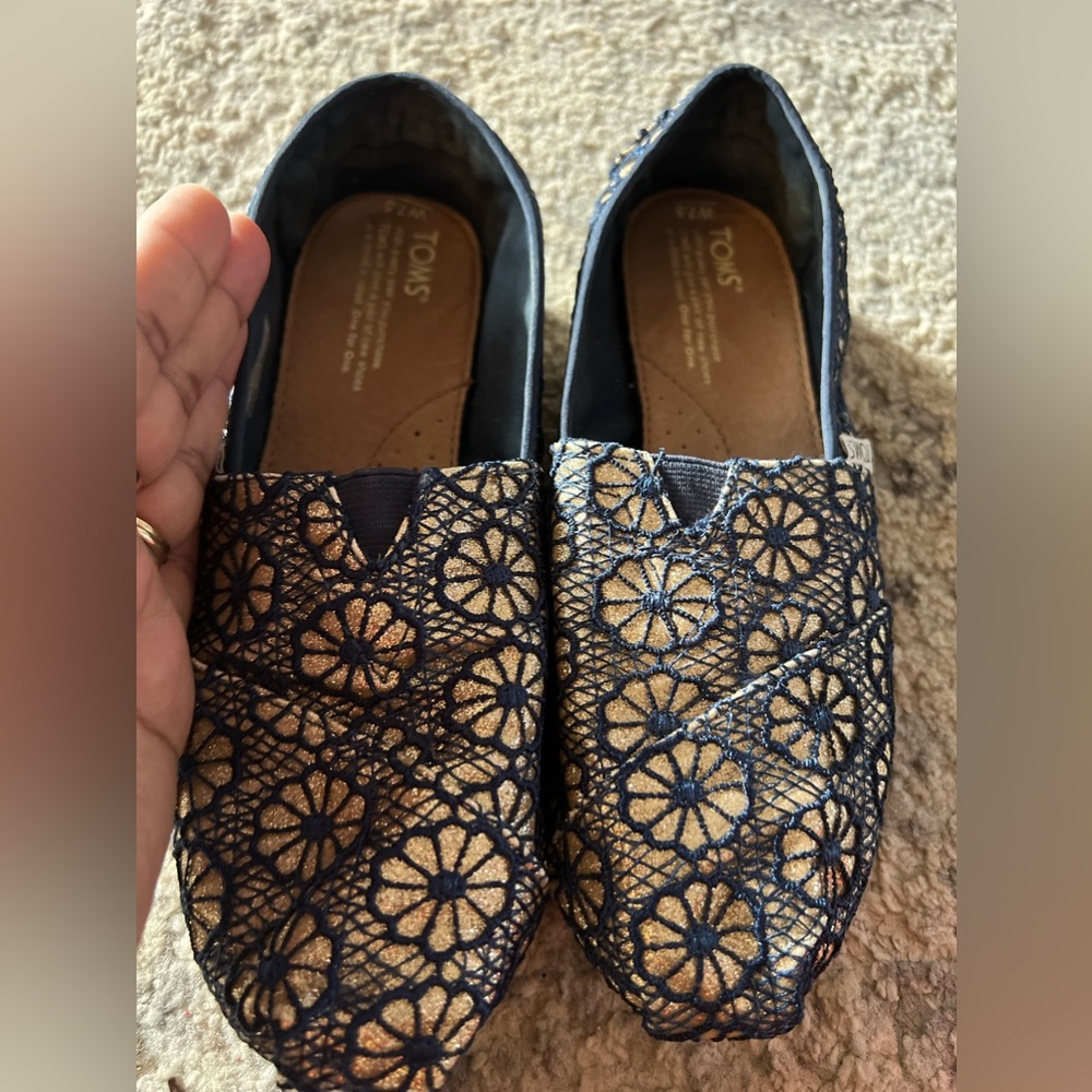 TOMS Women’s Navy & Gold Floral Lace Slip-On Flats